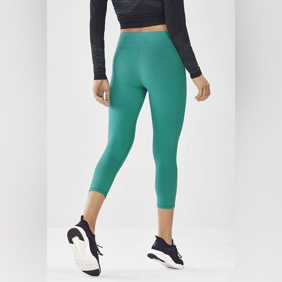 NWT Fabletics X Demi Lovato Salar Capri Cropped Legging Size M - Picture 2 of 3